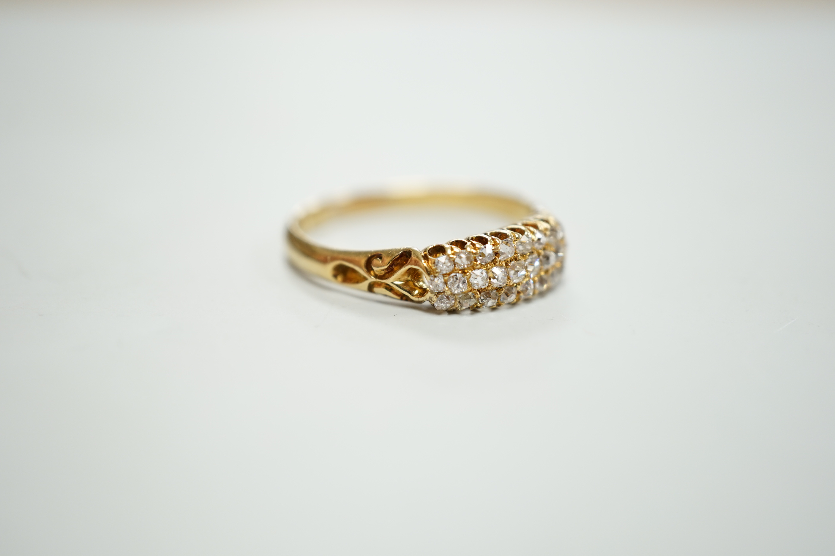 An 18ct and three row diamond cluster set ring, size P/Q, gross weight 3 grams.